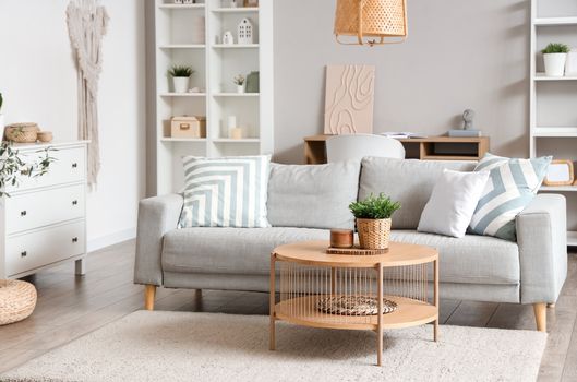 Salonunuzu geniş göstermenin 6 yolu 