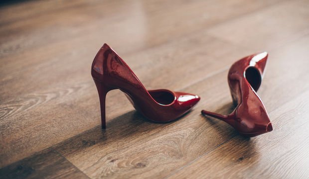 Topuklu ayakkabı ile nasıl yürünür?