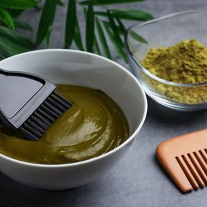 Hint kınası ile saç boyası nasıl yapılır?