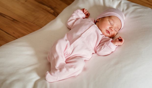 Bebekler için uyku tulumu nasıl seçilir?