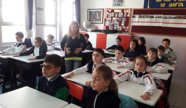 Çocuklara çığlık atmayı öğretiyor