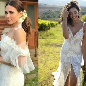 Sade gelinlikli ünlüler