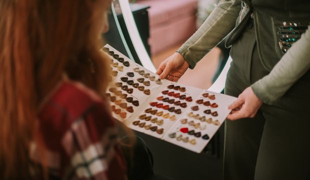 Kızıl saç boyası nasıl kapatılır?