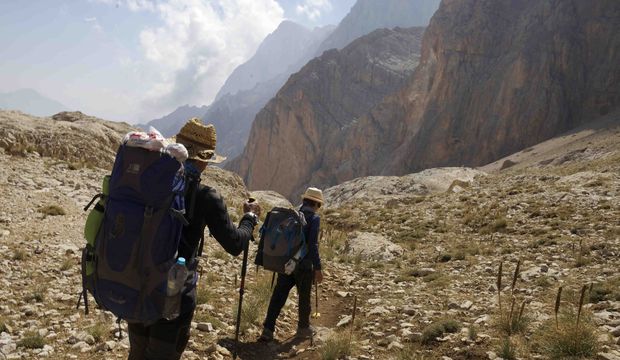 Aladağlar'da zirve yapan baba-oğul
