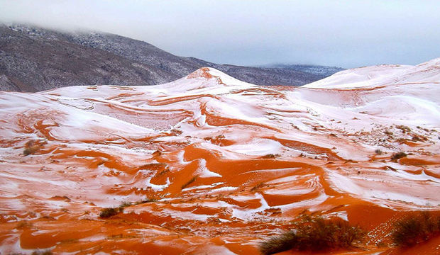 Sahra Çölü'ne 37 yıl sonra kar yağdı