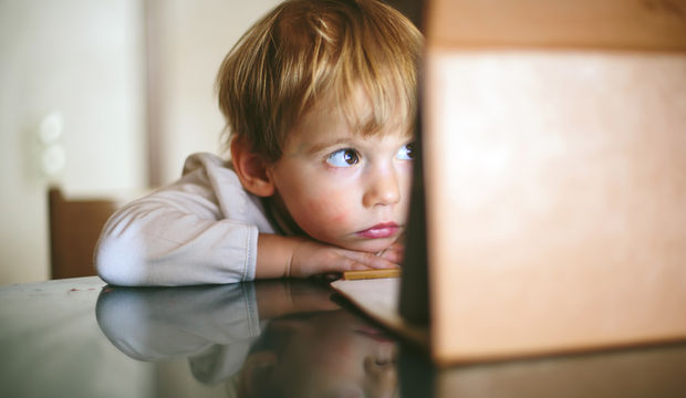 ‘Sanal dünyalı’ gençlerde miyop oranı hızla artıyor