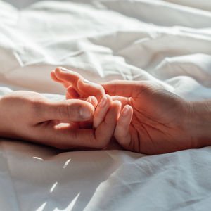 Aşkı taze tutmak için ayda beş saat yetiyor