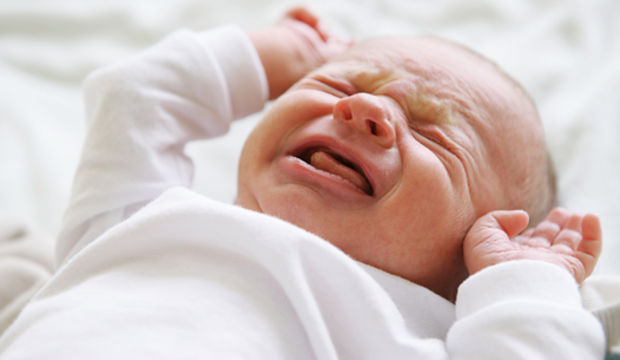 Bebeğiniz sebepsiz ağlıyorsa ayağını kontrol edin