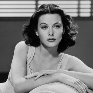 Kadın değişir, dünya değişir