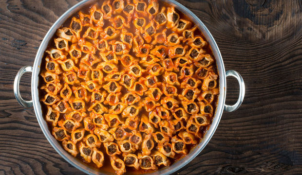 Kayseri tepsi mantısı yapılışı