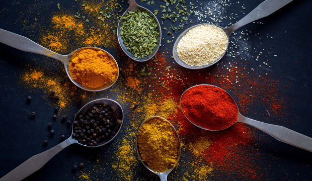 Yemeklerinizi tuz yerine baharatla tatlandırın