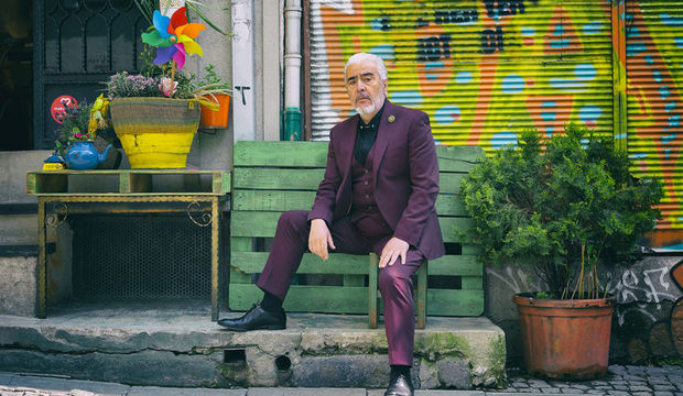 Uğur Yücel: Geçmiş burnumda tüter