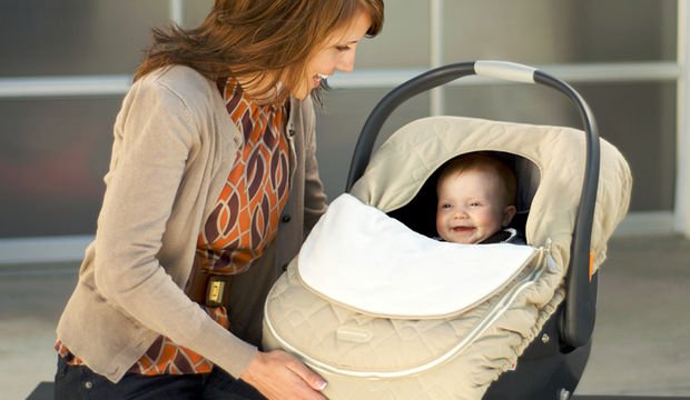 Bebek koltuğunu taşımanın doğru yolu
