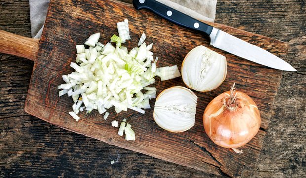 Soğan doğrarken neden ağlarız?