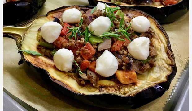 Fırında mozarellalı bostan patlıcan yemeği