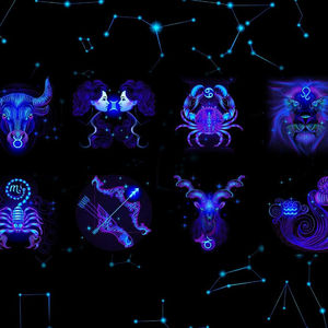 Ay, Kova burcunda dolaşıyor