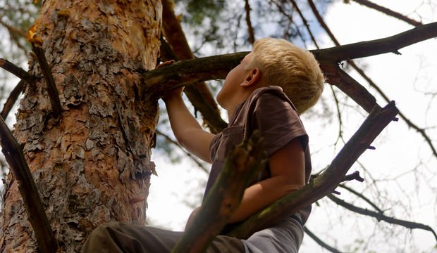 Aşırı korumacı anne baba tutumunun çocuğa etkisi