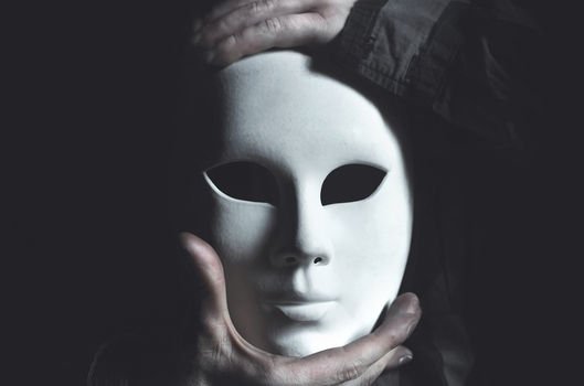 Burçların gizli ikinci kişilikleri nelerdir?