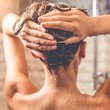 Saçlarınızı yıpratmadan arındırın: Köpüksüz şampuan