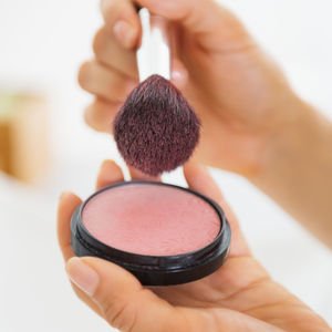 Yanaklara bahar getirir: Allık