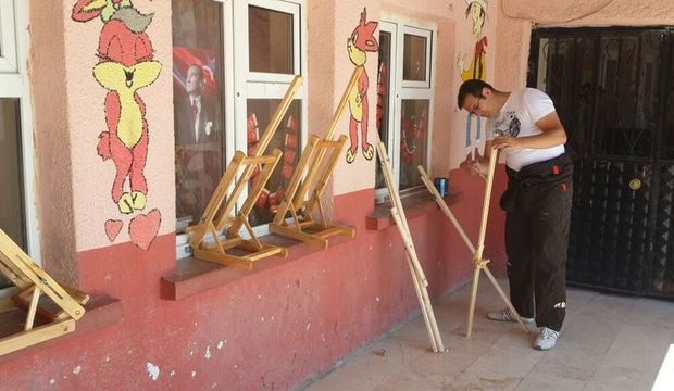 Öğretmen maaşıyla sınıfları yeniliyor