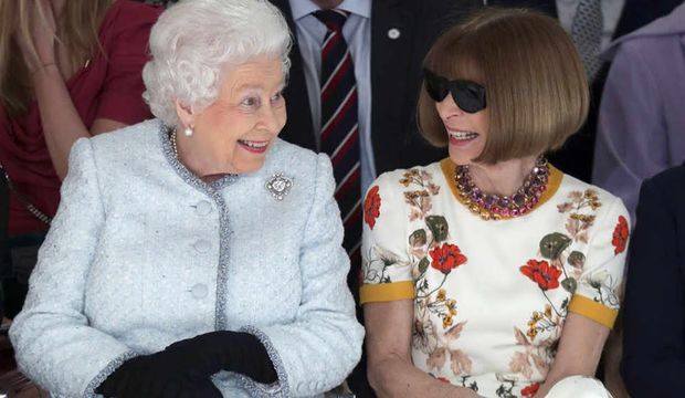 Kraliçe Londra Moda Haftası'nda!