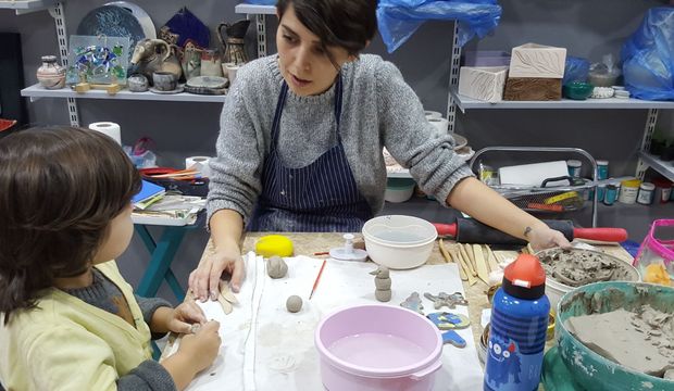 3,5 yaşında seramikle oynamak