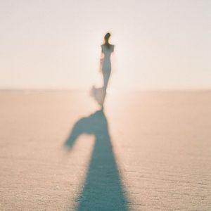 Sakin bir rüzgar eser...