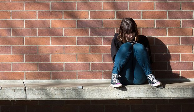 Aşırı sosyal medya kullanımı, özellikle kızların sağlığını kötü etkiliyor