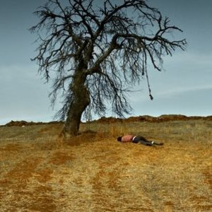 "İnsan neden en yakınında duran hayatı yaşamak zorunda?" 