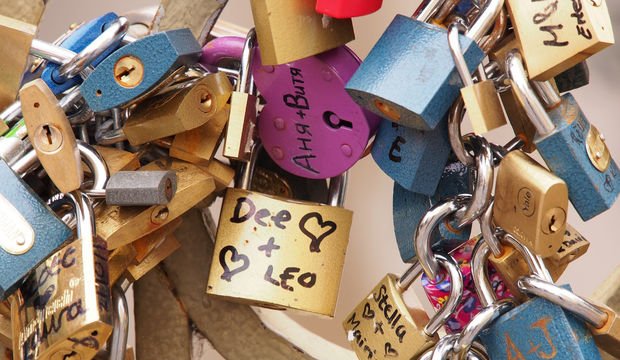 Sevgi her yere yakışır