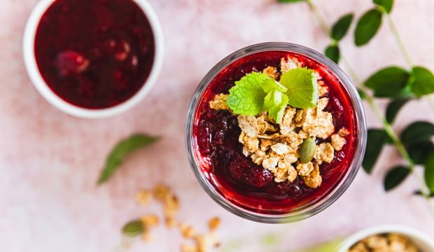 Vişne soslu yulaflı parfe nasıl yapılır?