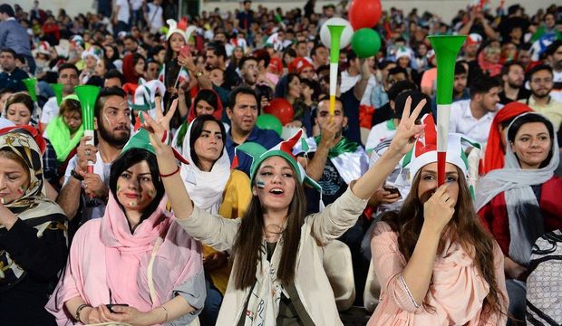 İran'da devlet kadınlar karşısında pes etti