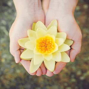 Hayat kolaylaşmaz, sen zamanla güçlenirsin