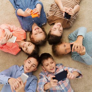 Çocuklarda teknolojiye karşı farkındalık nasıl oluşturulabilir?