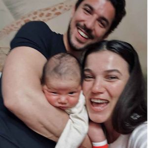 Bebeklerinin yüzünü ilk kez gösterdiler