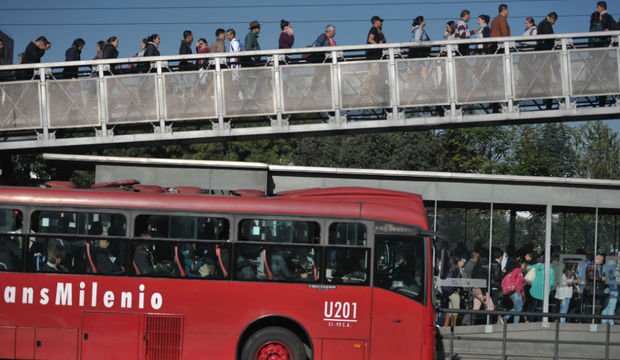 Kolombiya'da otobüse kaçan binene paspas cezası!