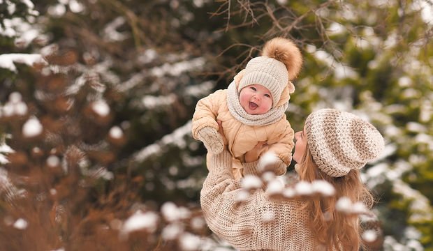 Bebeğinizin ilk kışı: Yeni ebeveynlere soğuk hava tüyoları