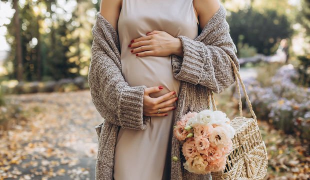 bebekler rahimde neden tekme atarlar hamilelik