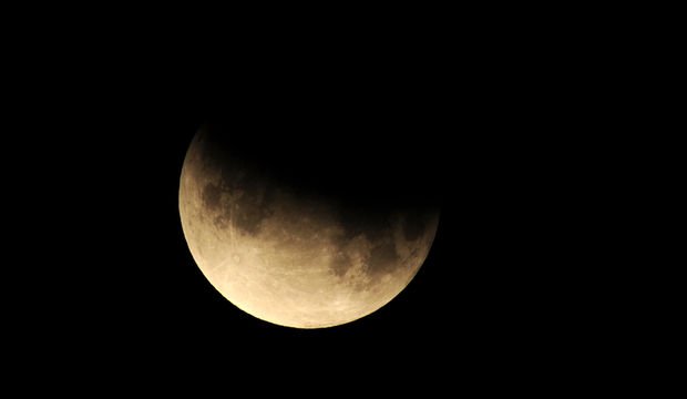 Gün doğumuna eşlik eden Ay tutulması bolluk ve iyi şans vadediyor