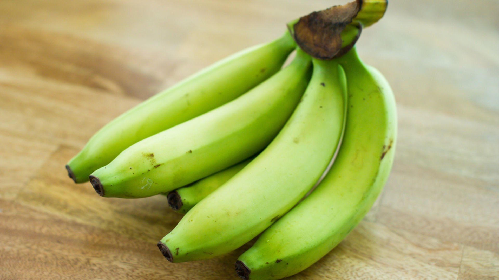 Как сохранить бананы в домашних условиях. Бананы полузеленые. Неспелый банан. Зеленые бананы. Недоспелый банан.