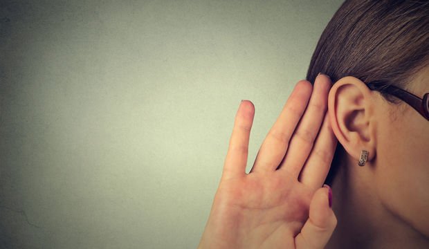 Söylenmeyeni duymak mı, söyleneni işitmek mi?