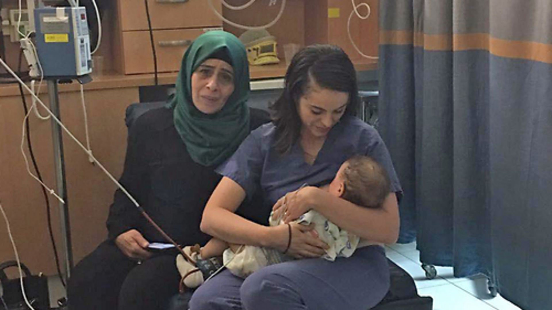 İsrailli kadın, Filistinli bebeği emzirdi Yaşam