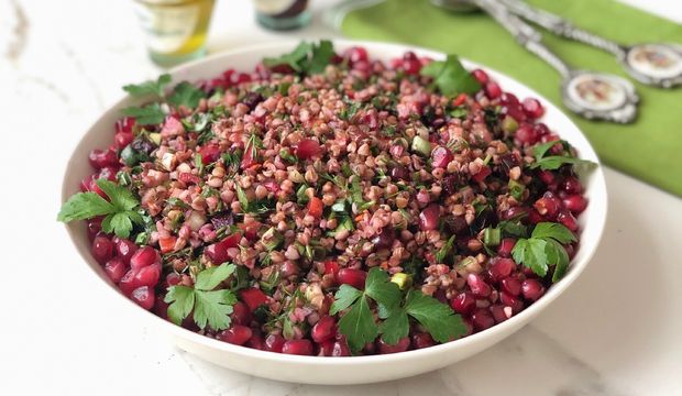 Taze otlu karabuğday salatası