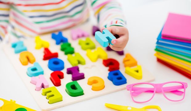 Bebeklerin dil öğrenmesi bilişsel becerileri geliştiriyor