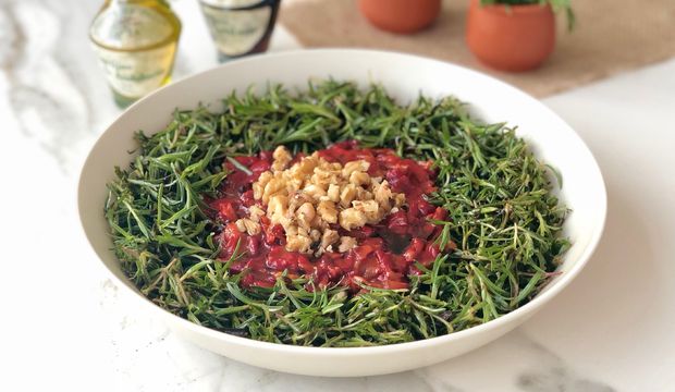 Közlenmiş kapya biberli zahter salatası