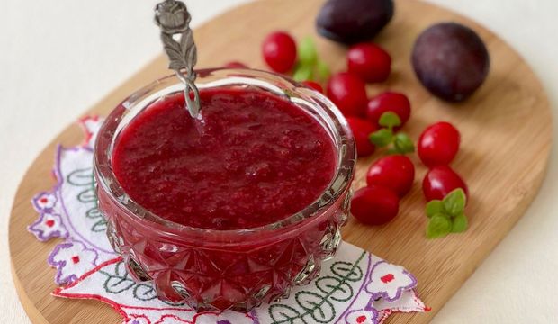 Damla sakızlı kızılcık ve mürdüm eriği marmelatı