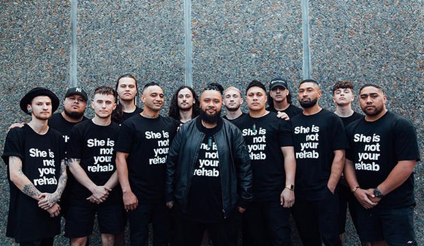 Geçmiş travmalarını iyileştirebilecekleri bir berber dükkanı...