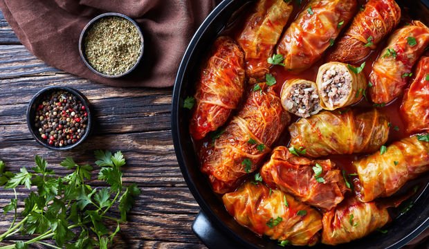 Nar ekşili etli lahana sarma nasıl yapılır?