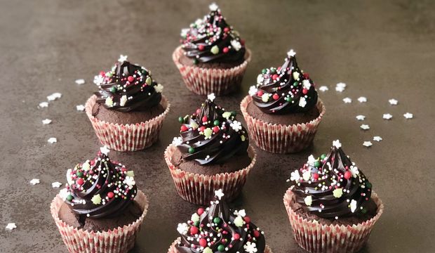 Çikolatalı minik çam ağacı muffin nasıl yapılır?